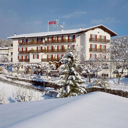 Hotel Panorama Wellness & Resort Malosco Kültér fotó
