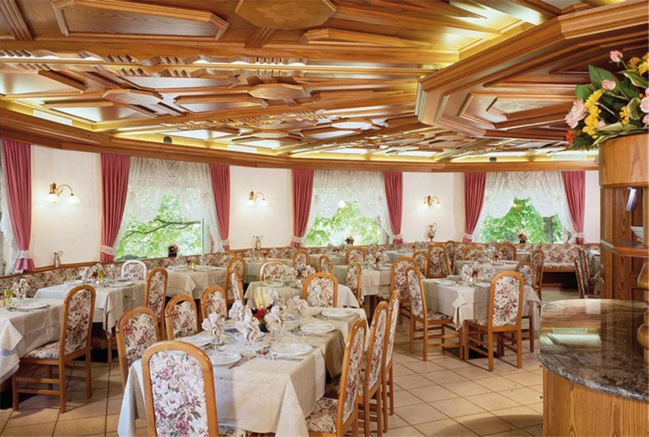 Hotel Panorama Wellness & Resort Malosco Kültér fotó